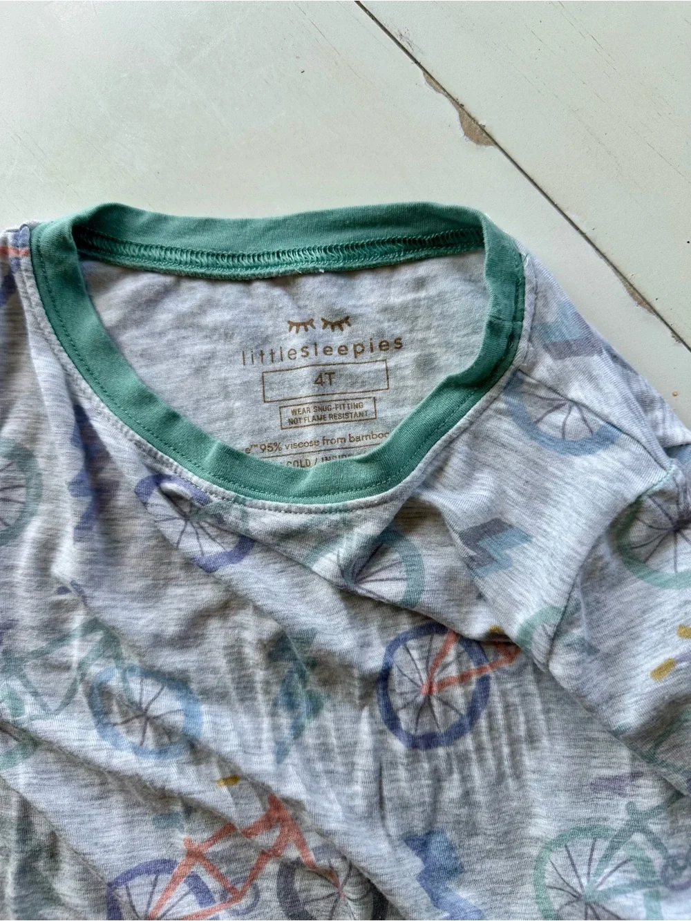 Little Sleepies two piece long sleeve pajamas Size: 4T